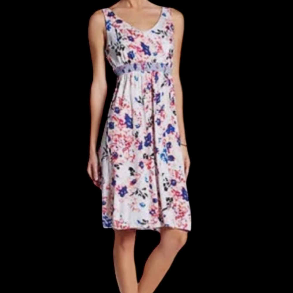 Floral dress Joe Fresh Size Medium like new .